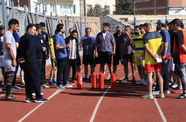 برگزاری آزمون عملی آتش‌نشانی داوطلبان دهیاری‌های استان اردبیل در استادیوم تختی